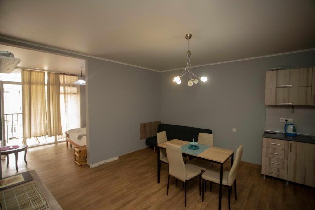 Amazing Magnolia Apartment Batumi Exterior photo